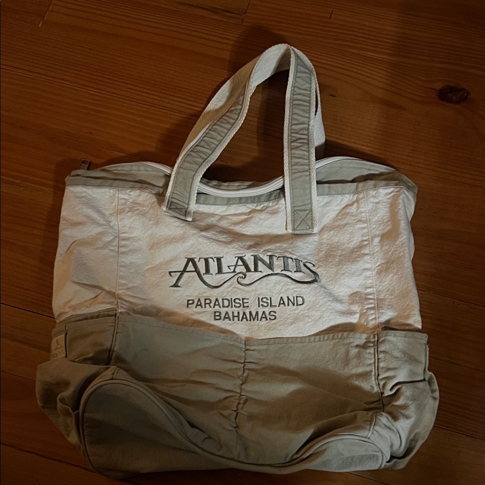 Atlantis Paradise Island Tote Bag